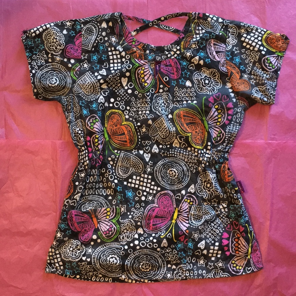Scrub Works Butterflies Hearts Chalkboard Sketches Scrub Top Size Small